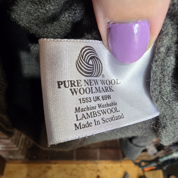 Gleneagles Made in Scotland Green V-Neck Sweater - 100% Lambswool - Medium - Picture 4 of 11